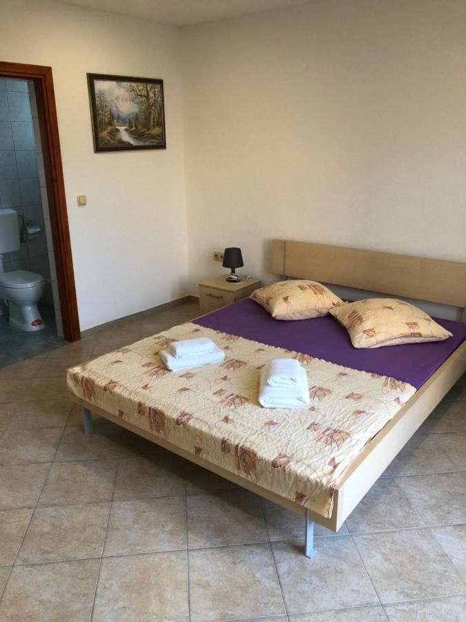 Miro Apartmani Ražanac Exterior foto